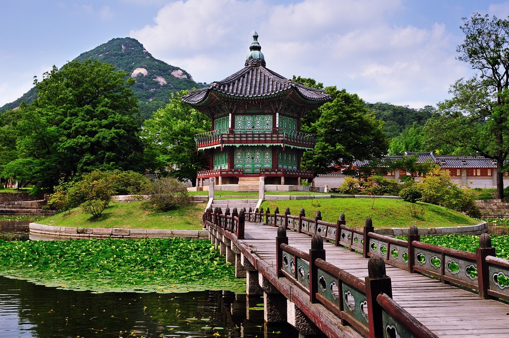 Gyeongbokgung Pagoda, Seoul, Korea jigsaw puzzle in Bridges puzzles on TheJigsawPuzzles.com