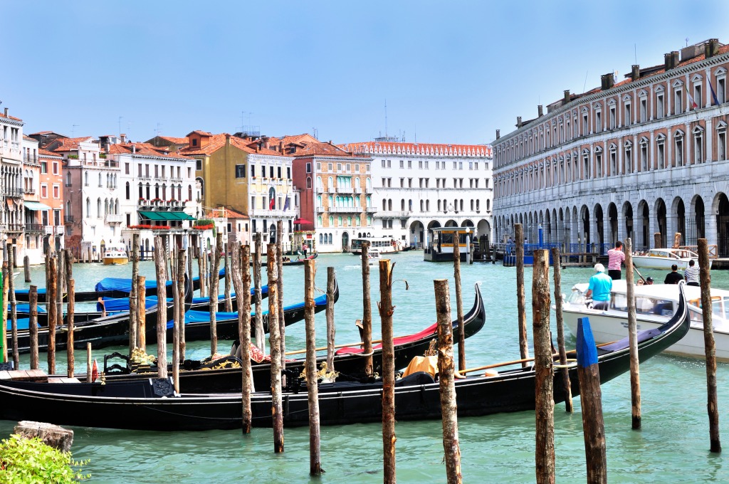 Gondolas At Hotel Ca' Sagredo, Venice jigsaw puzzle in Street View puzzles on TheJigsawPuzzles.com