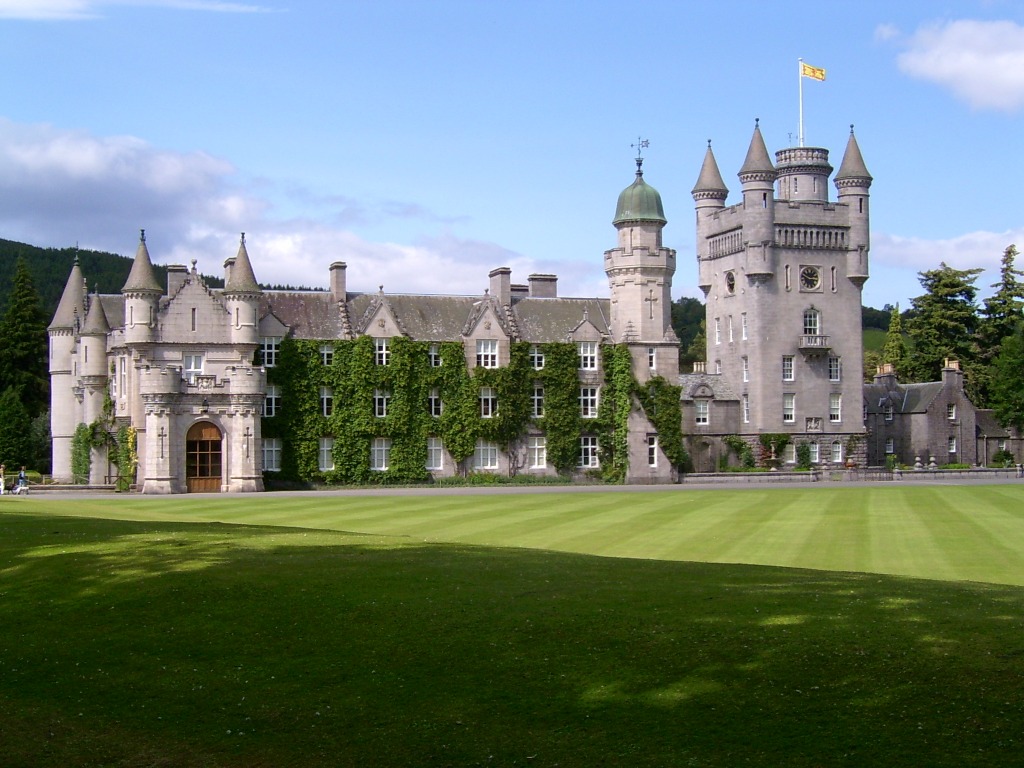 Balmoral Castle, Scotland jigsaw puzzle in Castles puzzles on TheJigsawPuzzles.com