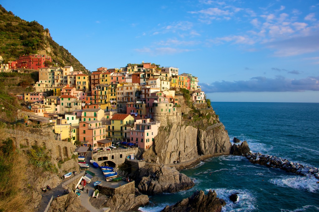 Manarola, Cinque Terre, Italy jigsaw puzzle in Street View puzzles on TheJigsawPuzzles.com