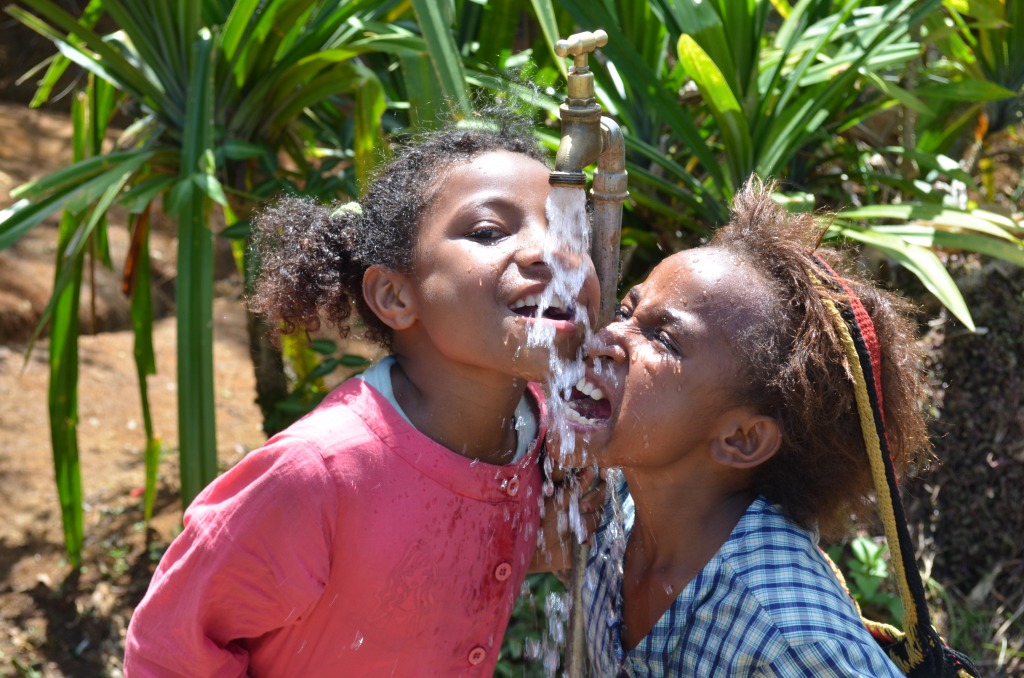 Happy Girls in Papua New Guinea jigsaw puzzle in People puzzles on TheJigsawPuzzles.com