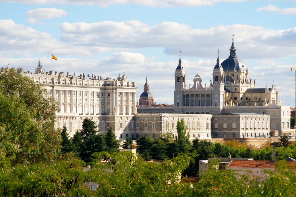 Palacio Real, Madrid, Spain jigsaw puzzle in Castles puzzles on TheJigsawPuzzles.com