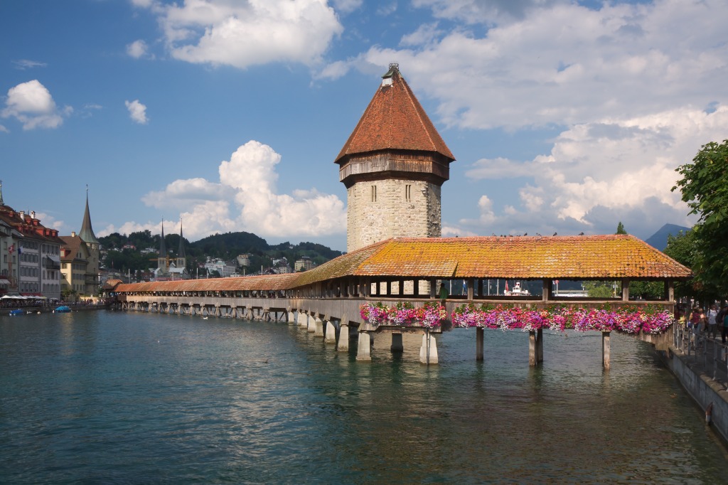 Kapellbrücke in Lucerne, Switzerland jigsaw puzzle in Bridges puzzles on TheJigsawPuzzles.com