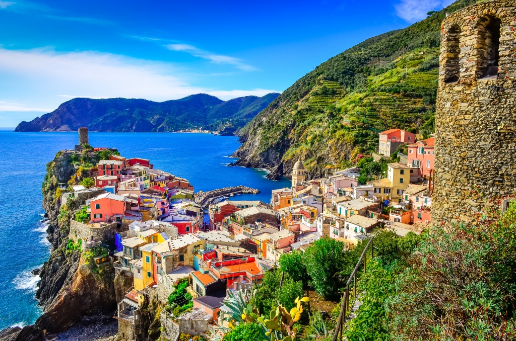 Village Vernazza, Cinque Terre, Italy jigsaw puzzle in Puzzle of the Day puzzles on TheJigsawPuzzles.com