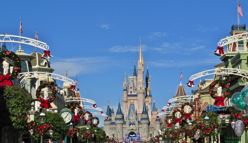 Magic Kingdom Christmas jigsaw puzzle in Christmas & New Year puzzles on TheJigsawPuzzles.com