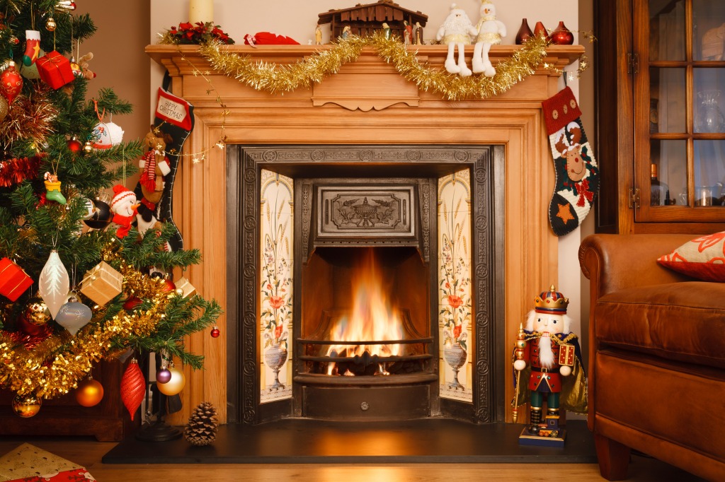 Christmas Fireplace jigsaw puzzle in Christmas & New Year puzzles on TheJigsawPuzzles.com