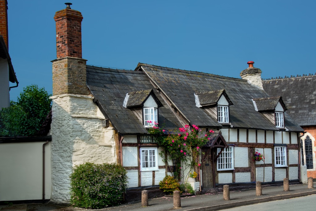 English Countryside Cottage jigsaw puzzle in Street View puzzles on TheJigsawPuzzles.com