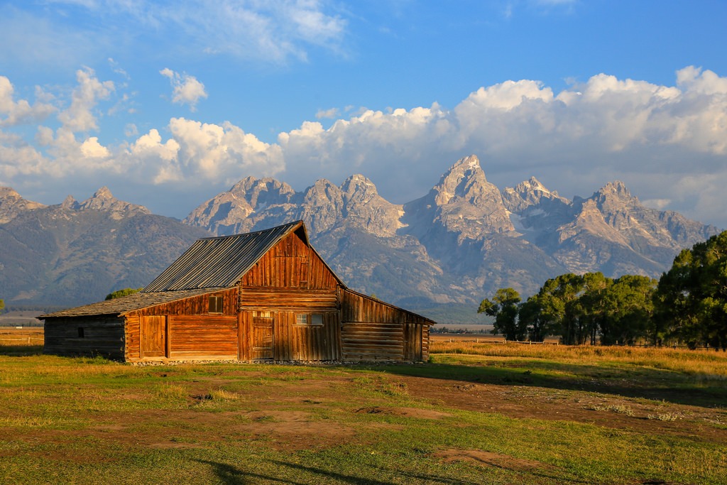 Mormon Row Barn and the Grand Teton jigsaw puzzle in Great Sightings puzzles on TheJigsawPuzzles.com