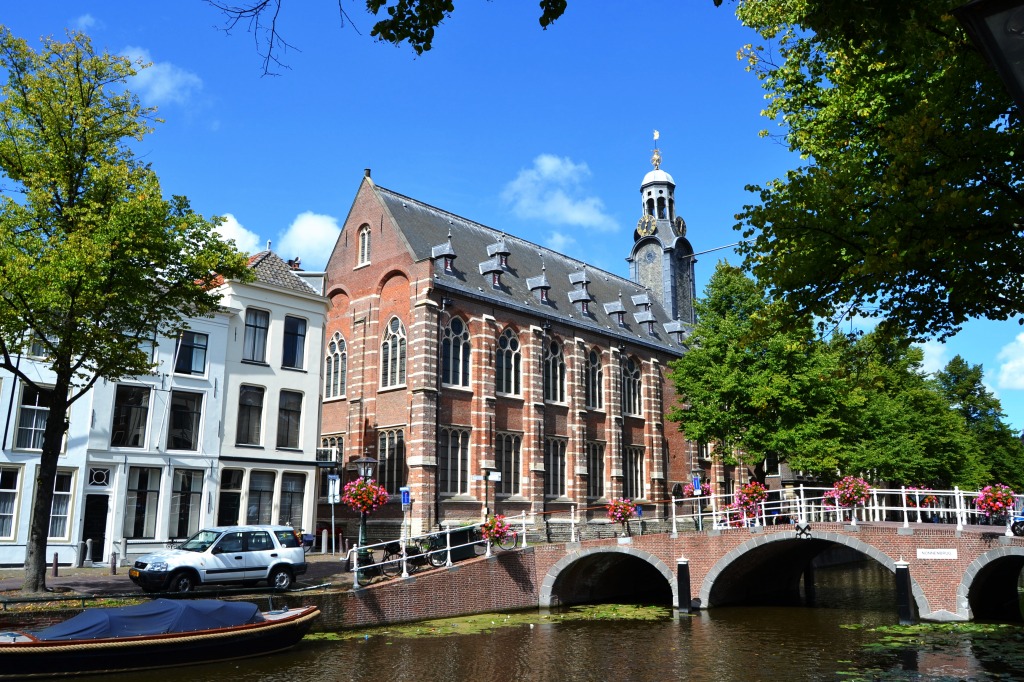 Academia Lugduno Batava in Leiden jigsaw puzzle in Bridges puzzles on TheJigsawPuzzles.com