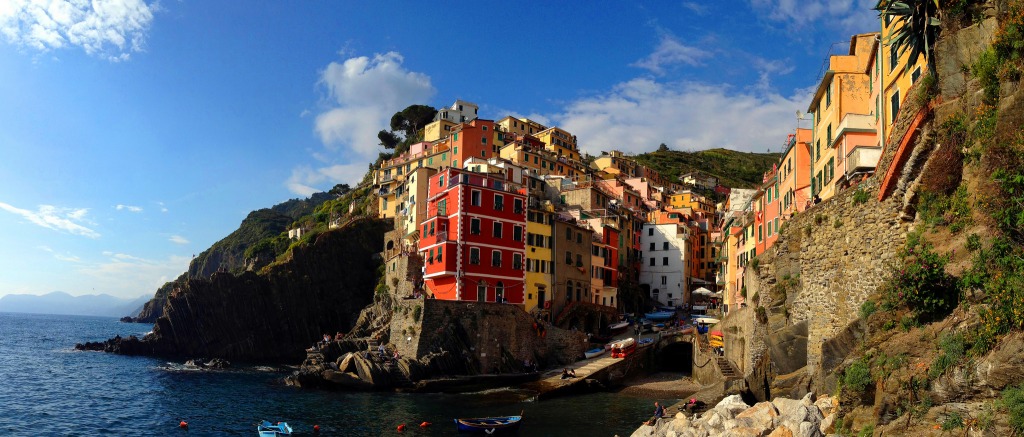 Riomaggiore, Cinque Terre, Italy jigsaw puzzle in Street View puzzles on TheJigsawPuzzles.com