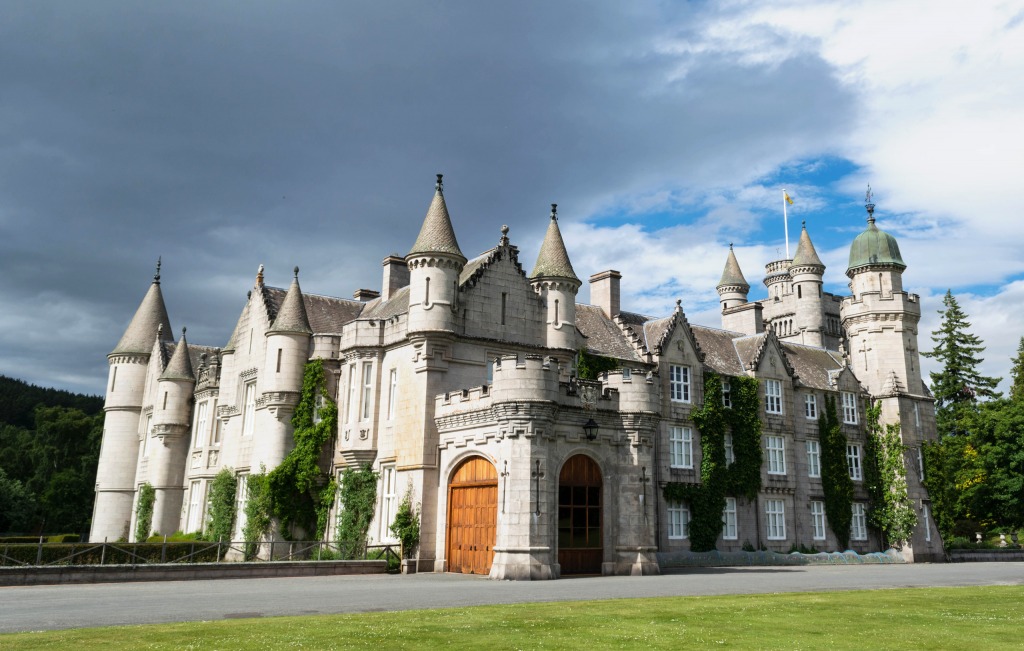 Balmoral Castle, Scotland jigsaw puzzle in Castles puzzles on TheJigsawPuzzles.com