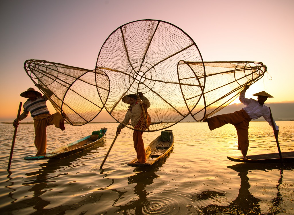 Fishermen on Inle Lake, Myanmar jigsaw puzzle in People puzzles on TheJigsawPuzzles.com