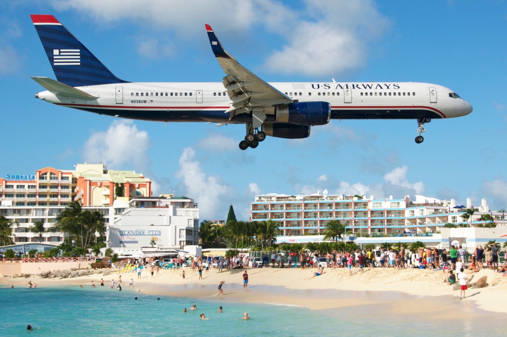 US Airways Boeing 757 Landing in Saint Martin jigsaw puzzle in Aviation puzzles on TheJigsawPuzzles.com