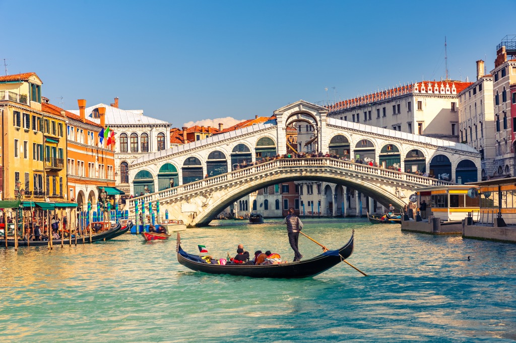 Gondola near Rialto Bridge in Venice jigsaw puzzle in Bridges puzzles on TheJigsawPuzzles.com