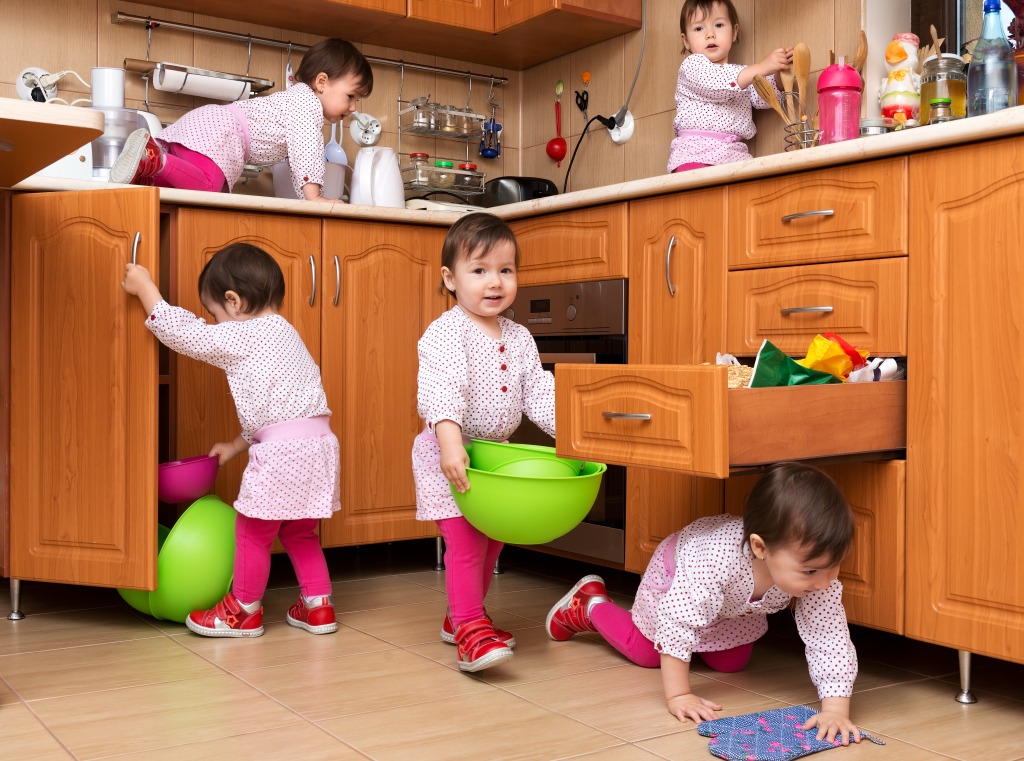 Playing In the Kitchen jigsaw puzzle in People puzzles on TheJigsawPuzzles.com