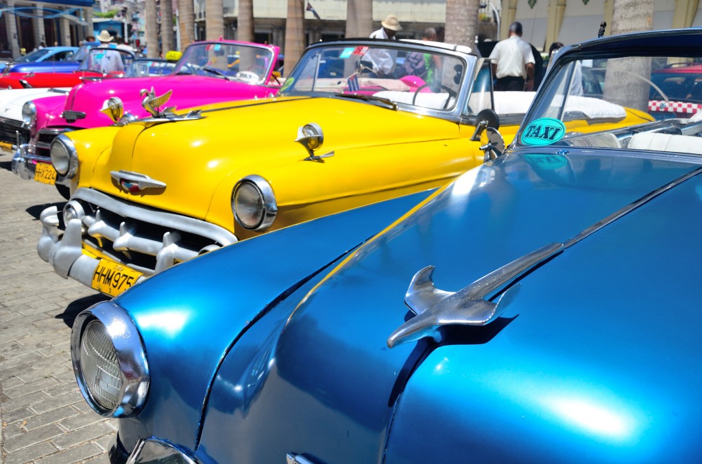 Retro Cars In Havana jigsaw puzzle in Cars & Bikes puzzles on TheJigsawPuzzles.com