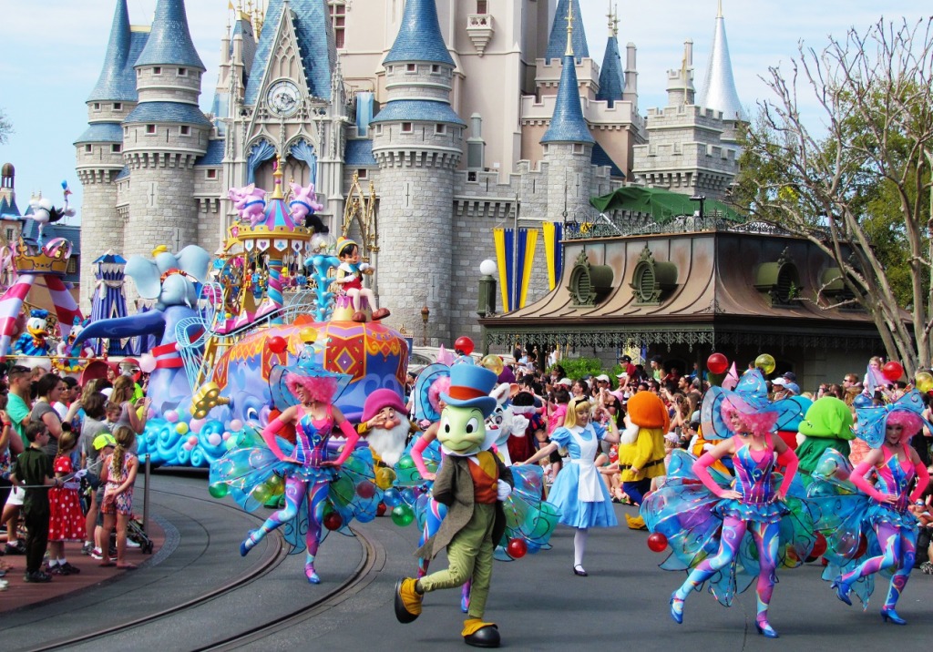 Disney Festival of Fantasy Parade jigsaw puzzle in Castles puzzles on TheJigsawPuzzles.com