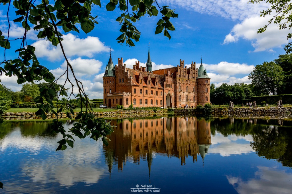 Egeskov Slot, Denmark jigsaw puzzle in Castles puzzles on TheJigsawPuzzles.com