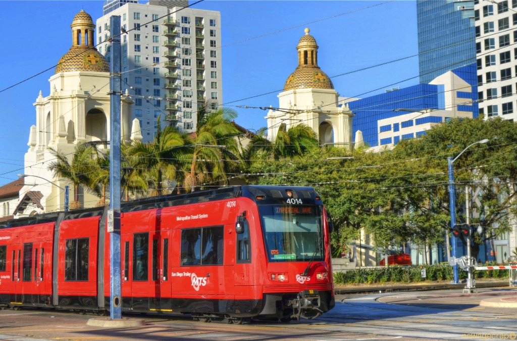 San Diego Trolley jigsaw puzzle in Street View puzzles on TheJigsawPuzzles.com