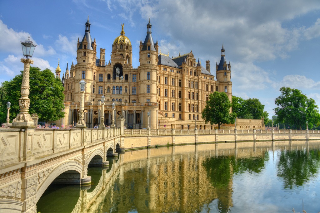Schwerin Palace, Germany jigsaw puzzle in Castles puzzles on TheJigsawPuzzles.com