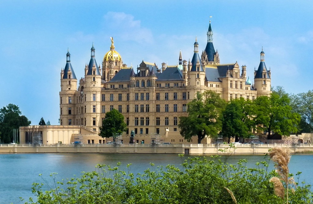 Schwerin Palace, Germany jigsaw puzzle in Castles puzzles on TheJigsawPuzzles.com