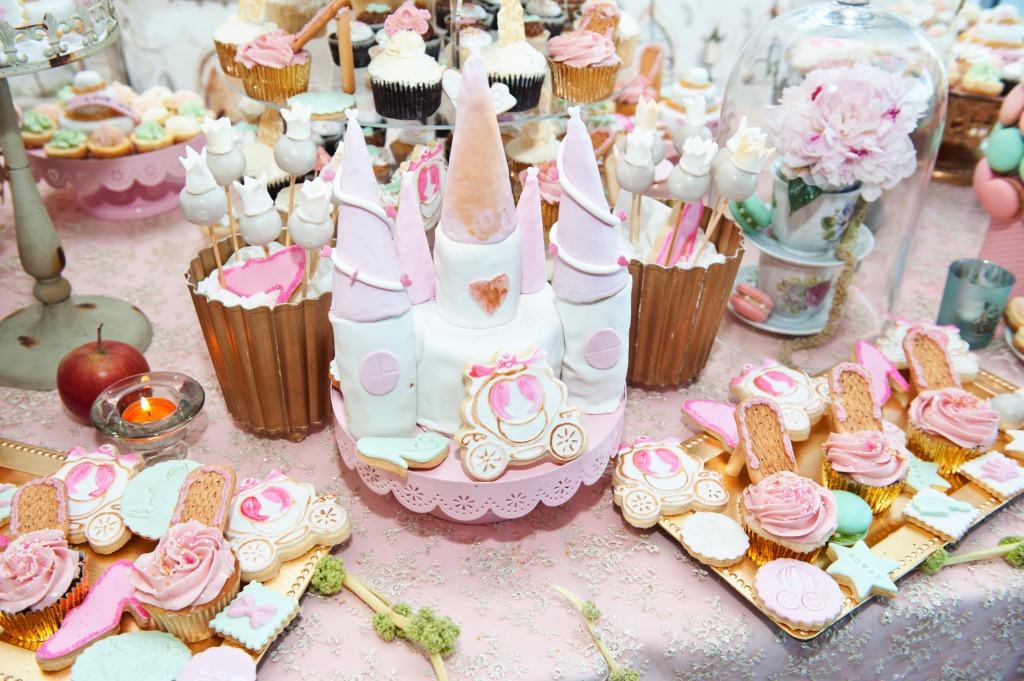 Wedding Cupcakes, Meringues, Muffins and Macarons jigsaw puzzle in Food & Bakery puzzles on TheJigsawPuzzles.com