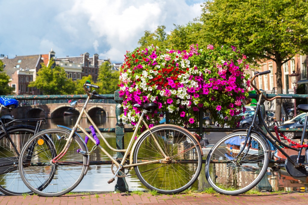 Bicycles on a Bridge in Amsterdam jigsaw puzzle in Bridges puzzles on TheJigsawPuzzles.com