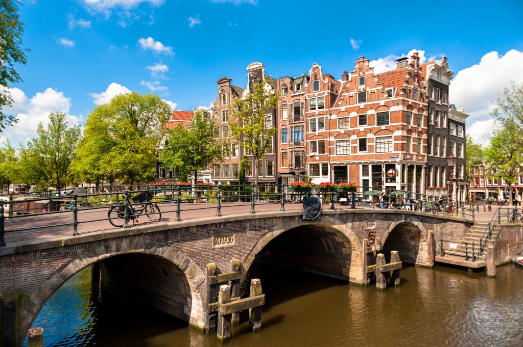 Amsterdam Leaning Buildings and Canals jigsaw puzzle in Bridges puzzles on TheJigsawPuzzles.com