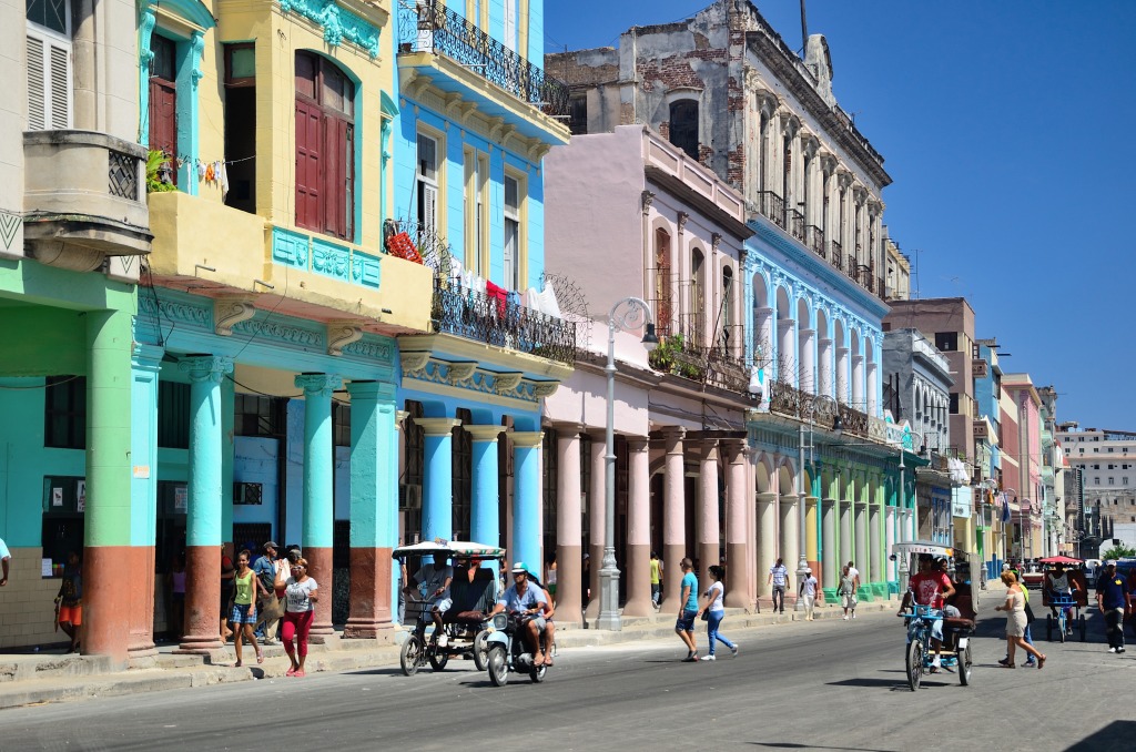 Street in Havana, Cuba jigsaw puzzle in Puzzle of the Day puzzles on TheJigsawPuzzles.com