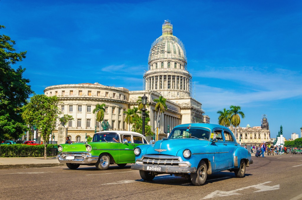 Classic American Cars in Havana, Cuba jigsaw puzzle in Cars & Bikes puzzles on TheJigsawPuzzles.com