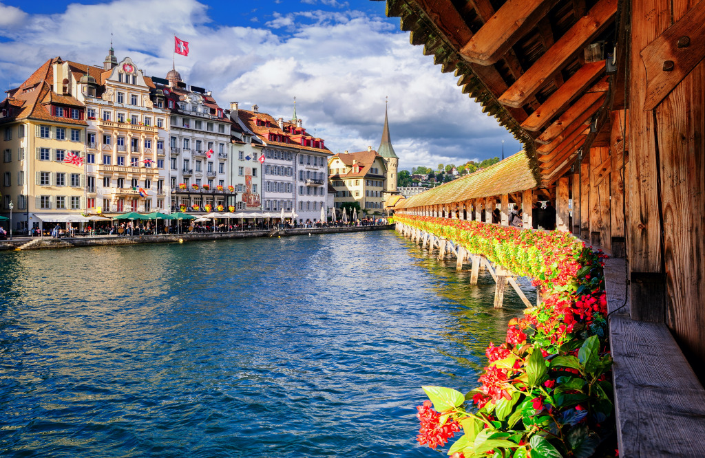 Chapel Bridge in Lucerne, Switzerland jigsaw puzzle in Bridges puzzles on TheJigsawPuzzles.com