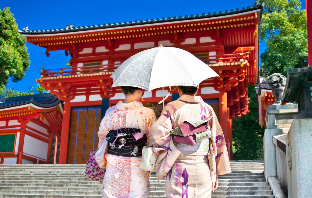 Yasaka-Jinja Shrine in Kyoto, Japan jigsaw puzzle in People puzzles on TheJigsawPuzzles.com