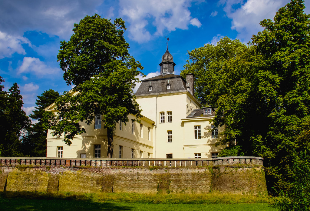 Castle Eller, Düsseldorf, Germany jigsaw puzzle in Street View puzzles on TheJigsawPuzzles.com