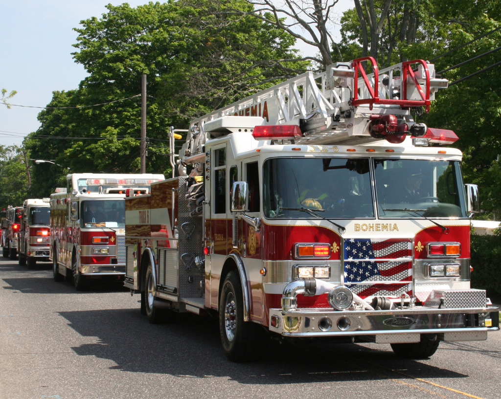 Fire Engines on Memorial Day jigsaw puzzle in Cars & Bikes puzzles on TheJigsawPuzzles.com