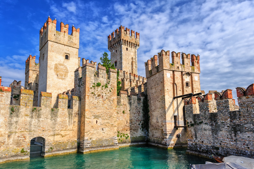 Sirmione, Lake Garda, Italy jigsaw puzzle in Castles puzzles on TheJigsawPuzzles.com