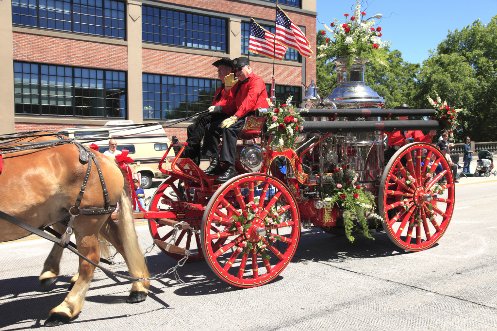 Rose Festival Parade in Portland jigsaw puzzle in Puzzle of the Day puzzles on TheJigsawPuzzles.com