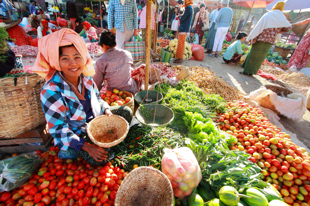 Nyaung-U Market, Myanmar jigsaw puzzle in People puzzles on TheJigsawPuzzles.com