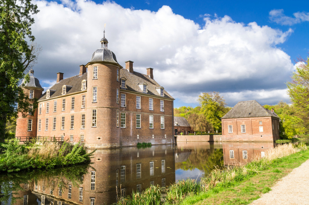 Slangenburg Castle, the Netherlands jigsaw puzzle in Castles puzzles on TheJigsawPuzzles.com