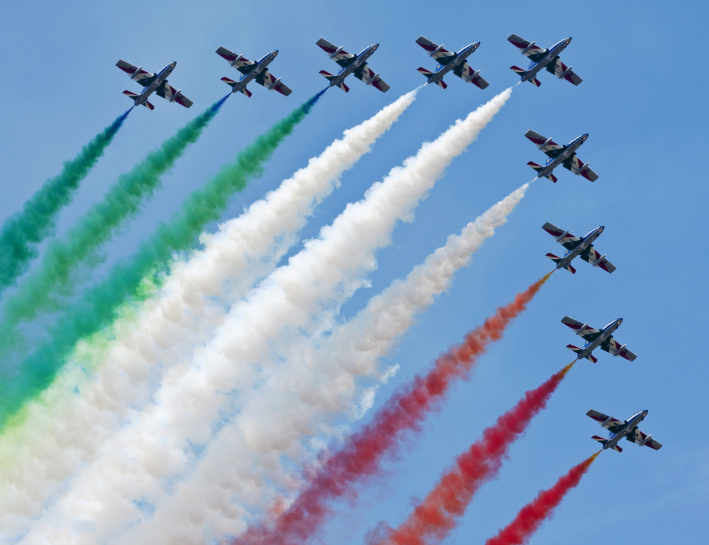 Italian Demoteam Frecce Tricolori jigsaw puzzle in Aviation puzzles on TheJigsawPuzzles.com