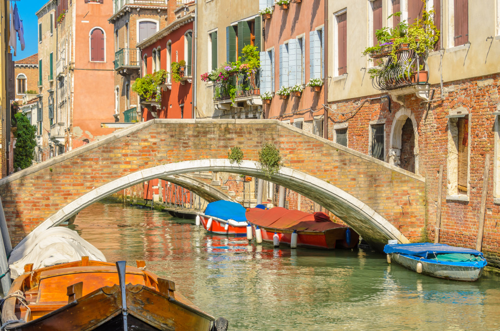 Lovely Bridge on the Venetian Canal jigsaw puzzle in Bridges puzzles on TheJigsawPuzzles.com