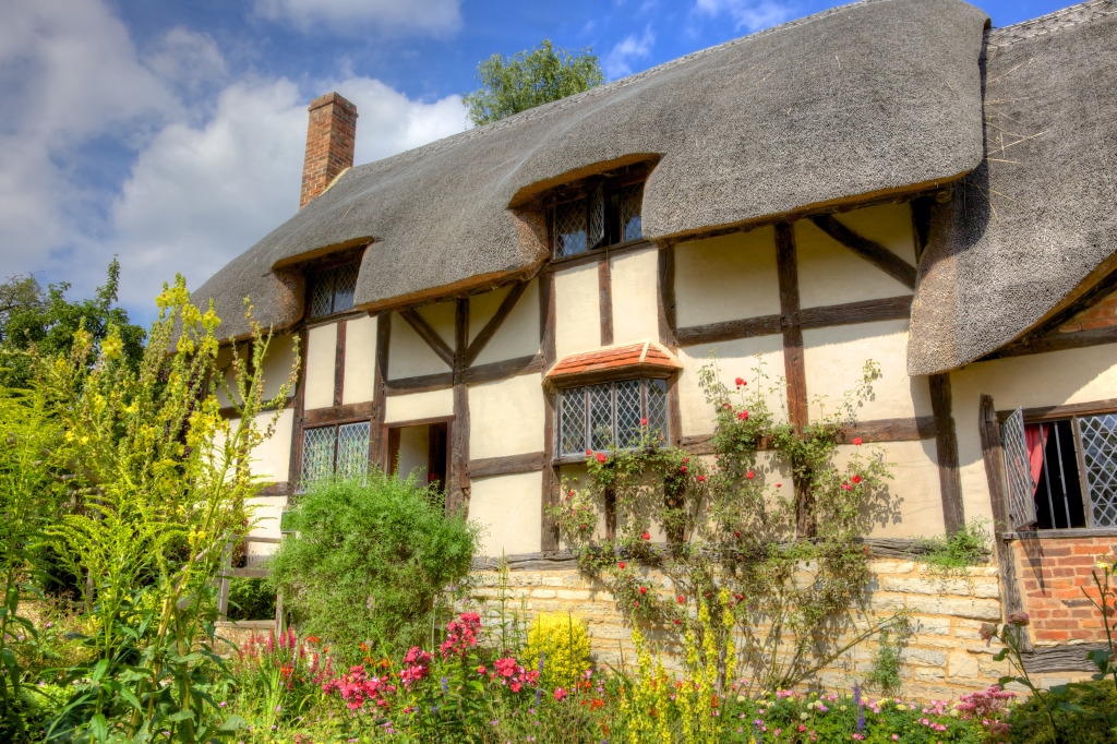 Anne Hathaway's Thatched Cottage jigsaw puzzle in Puzzle of the Day puzzles on TheJigsawPuzzles.com