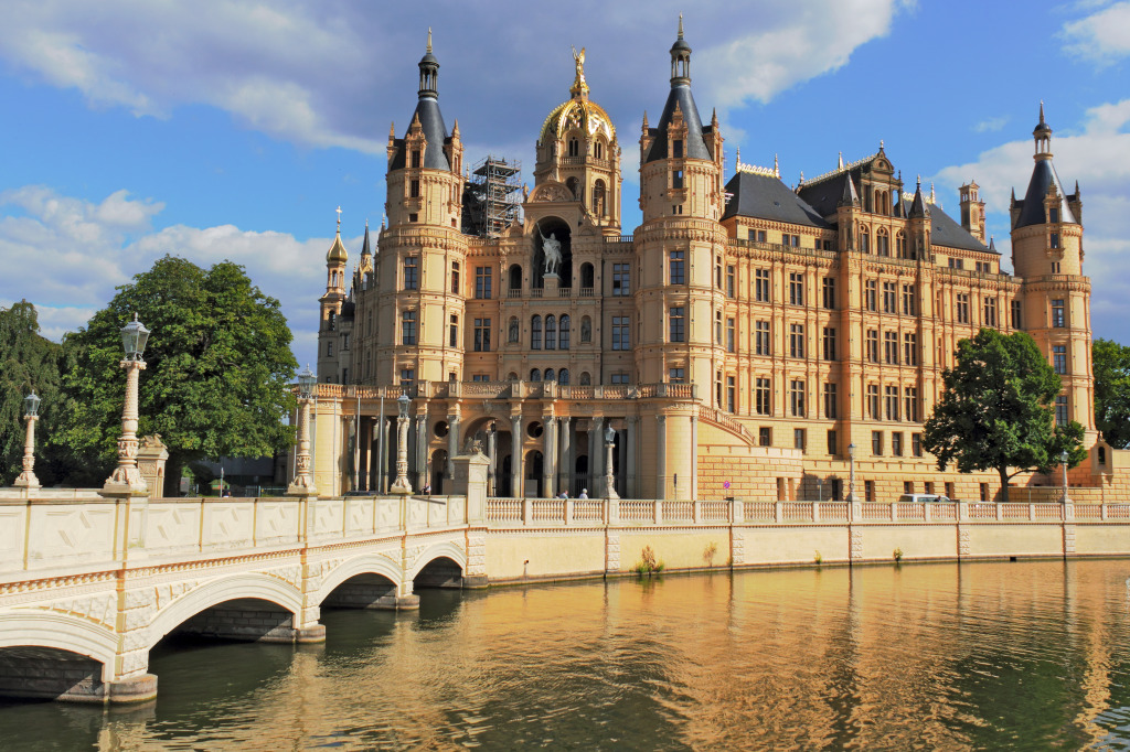 Schwerin Castle, Germany jigsaw puzzle in Castles puzzles on TheJigsawPuzzles.com