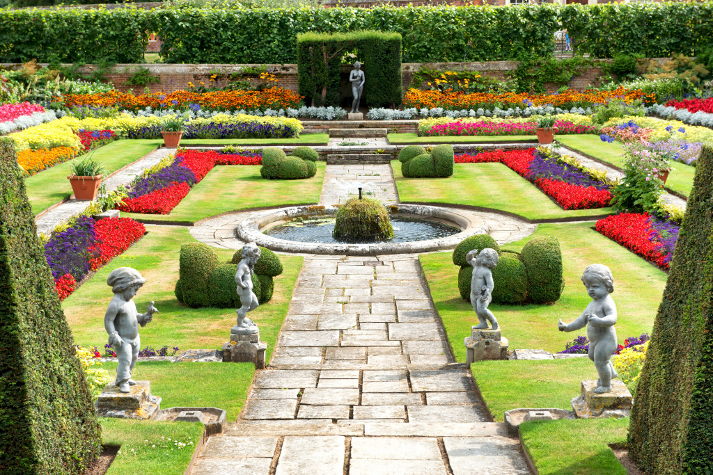 Hampton Court Palace Gardens near London jigsaw puzzle in Puzzle of the Day puzzles on TheJigsawPuzzles.com