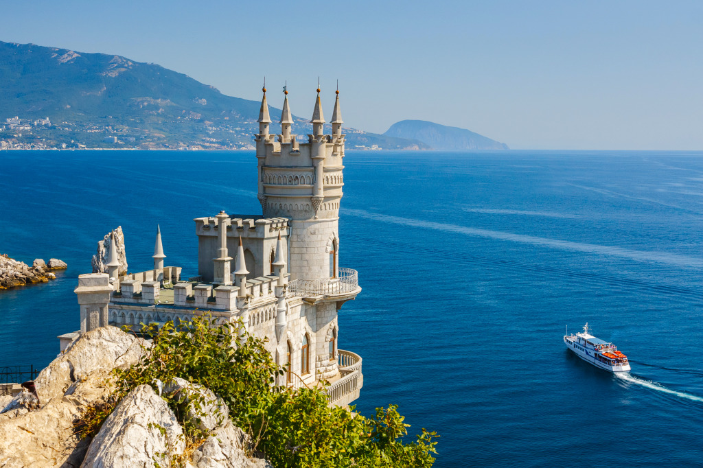 Swallow's Nest Castle Near Yalta, Crimea jigsaw puzzle in Castles puzzles on TheJigsawPuzzles.com