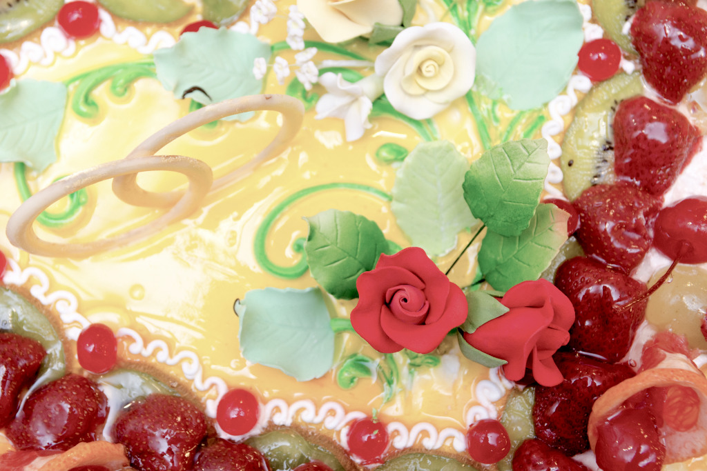 Wedding Cake with Roses and Rings jigsaw puzzle in Food & Bakery puzzles on TheJigsawPuzzles.com
