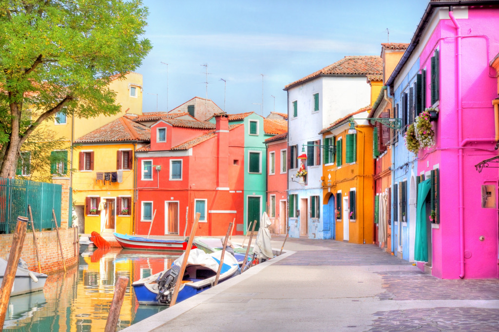 Burano Island near Venice jigsaw puzzle in Street View puzzles on TheJigsawPuzzles.com