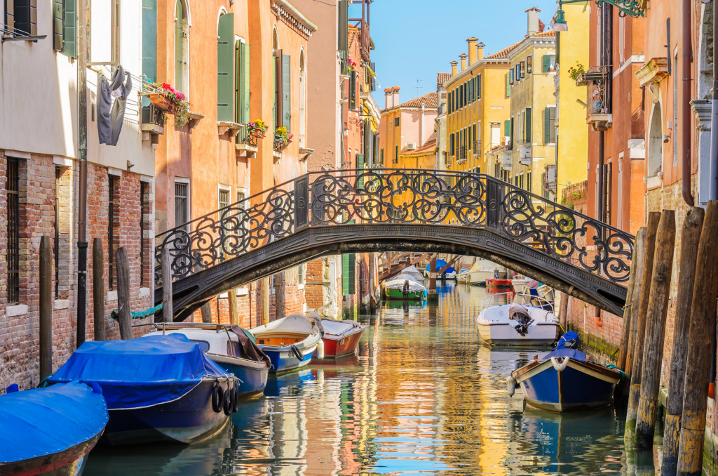 Lovely Bridge on the Burano Canal jigsaw puzzle in Bridges puzzles on TheJigsawPuzzles.com