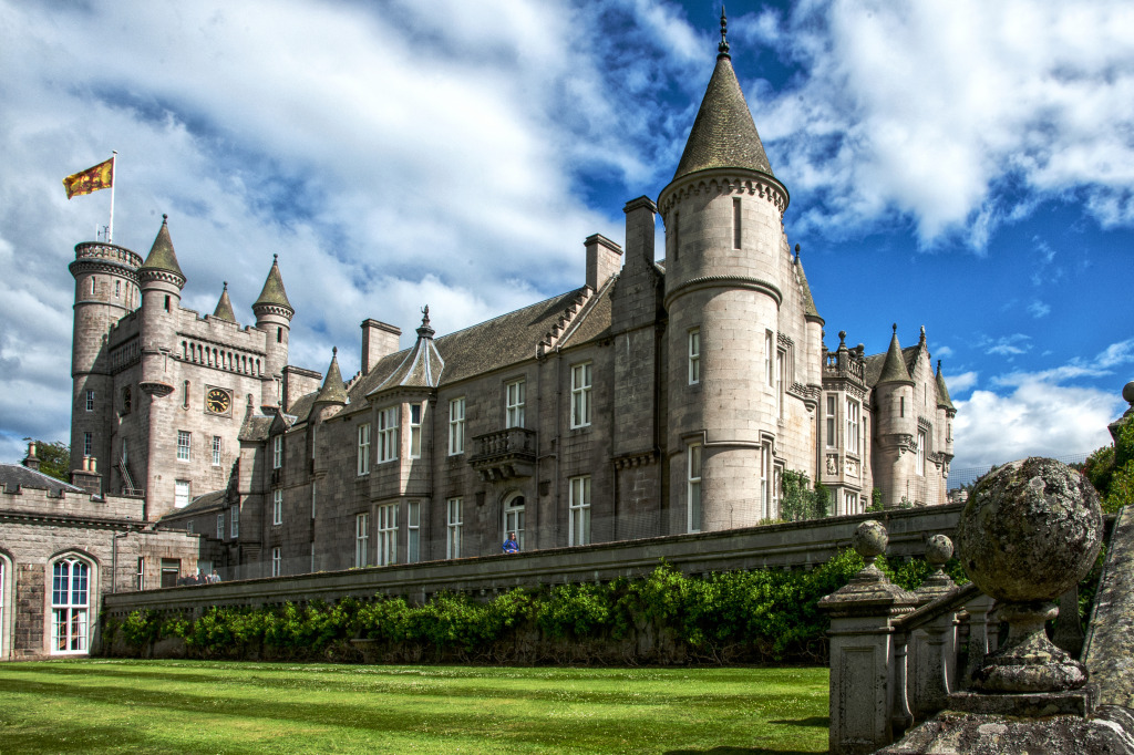 Balmoral Castle, Scotland jigsaw puzzle in Castles puzzles on TheJigsawPuzzles.com