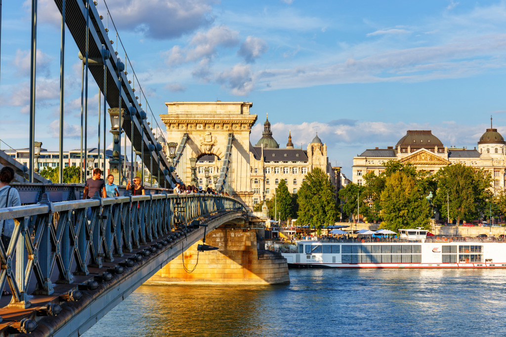 Chain Bridge in Budapest, Hungary jigsaw puzzle in Bridges puzzles on TheJigsawPuzzles.com