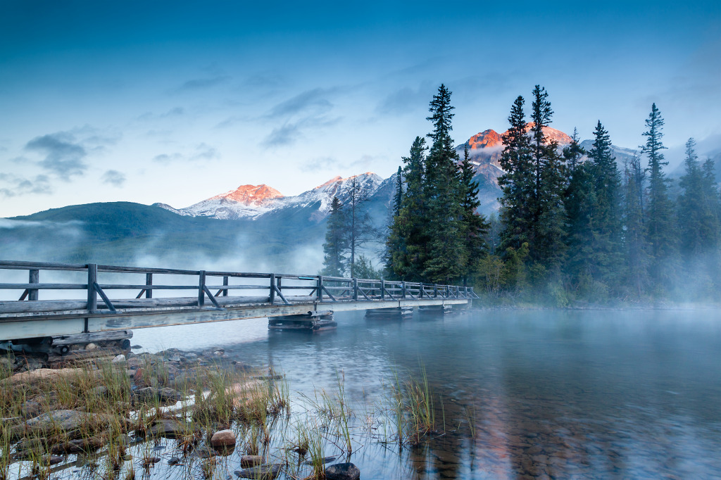 Pyramid Lake in Jasper NP, Alberta jigsaw puzzle in Bridges puzzles on TheJigsawPuzzles.com